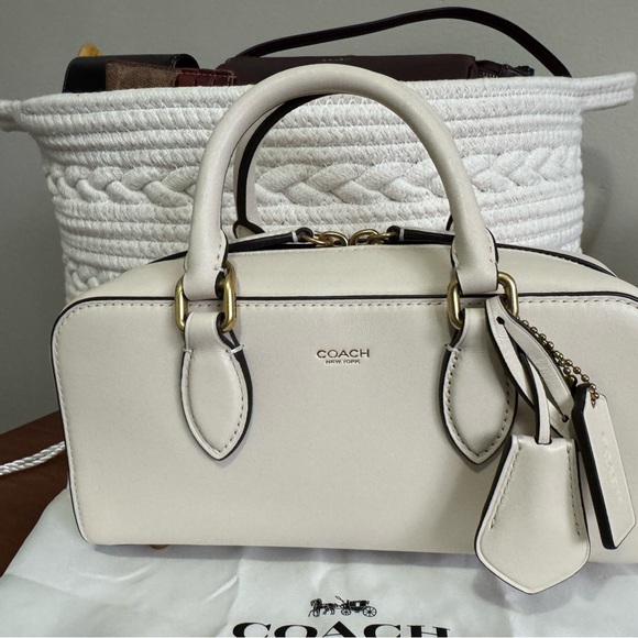 Coach Bowery Satchel 22 - Picture 2 of 6